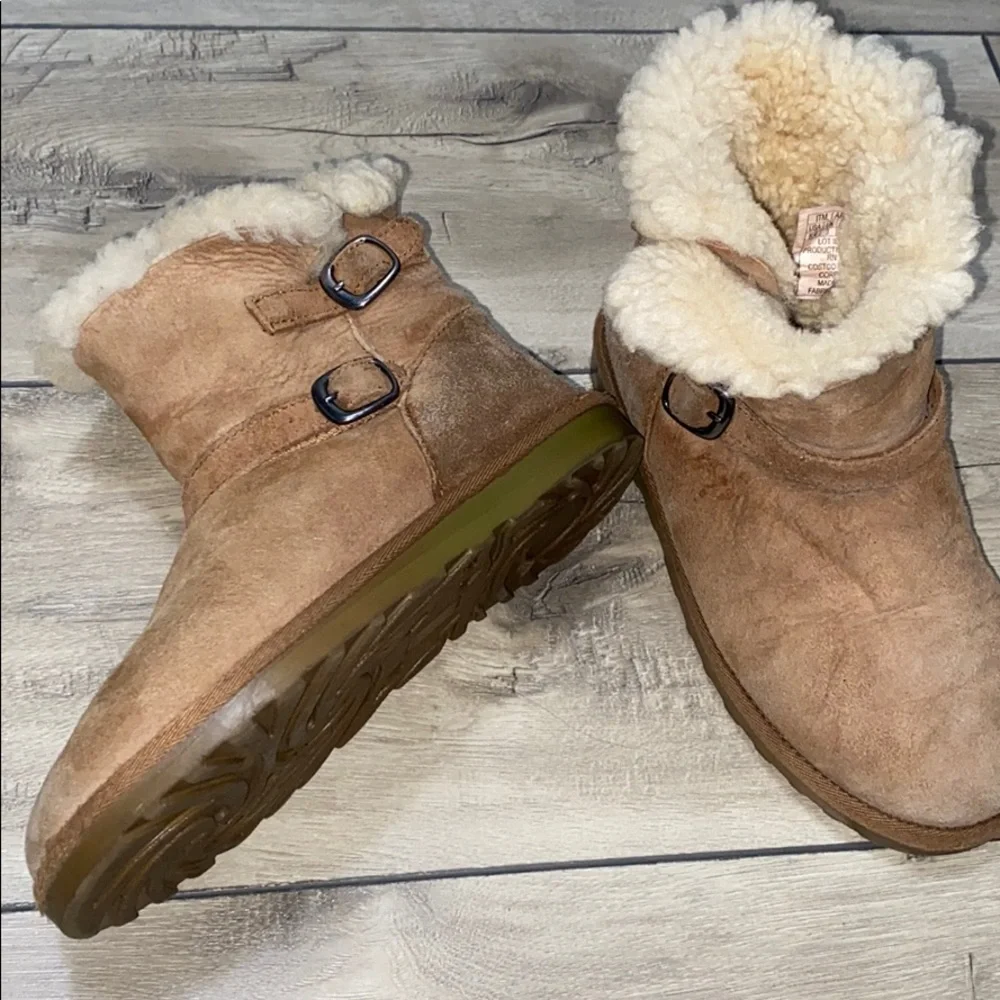Kirkland Signature Kid's Shearling Boot Size 4